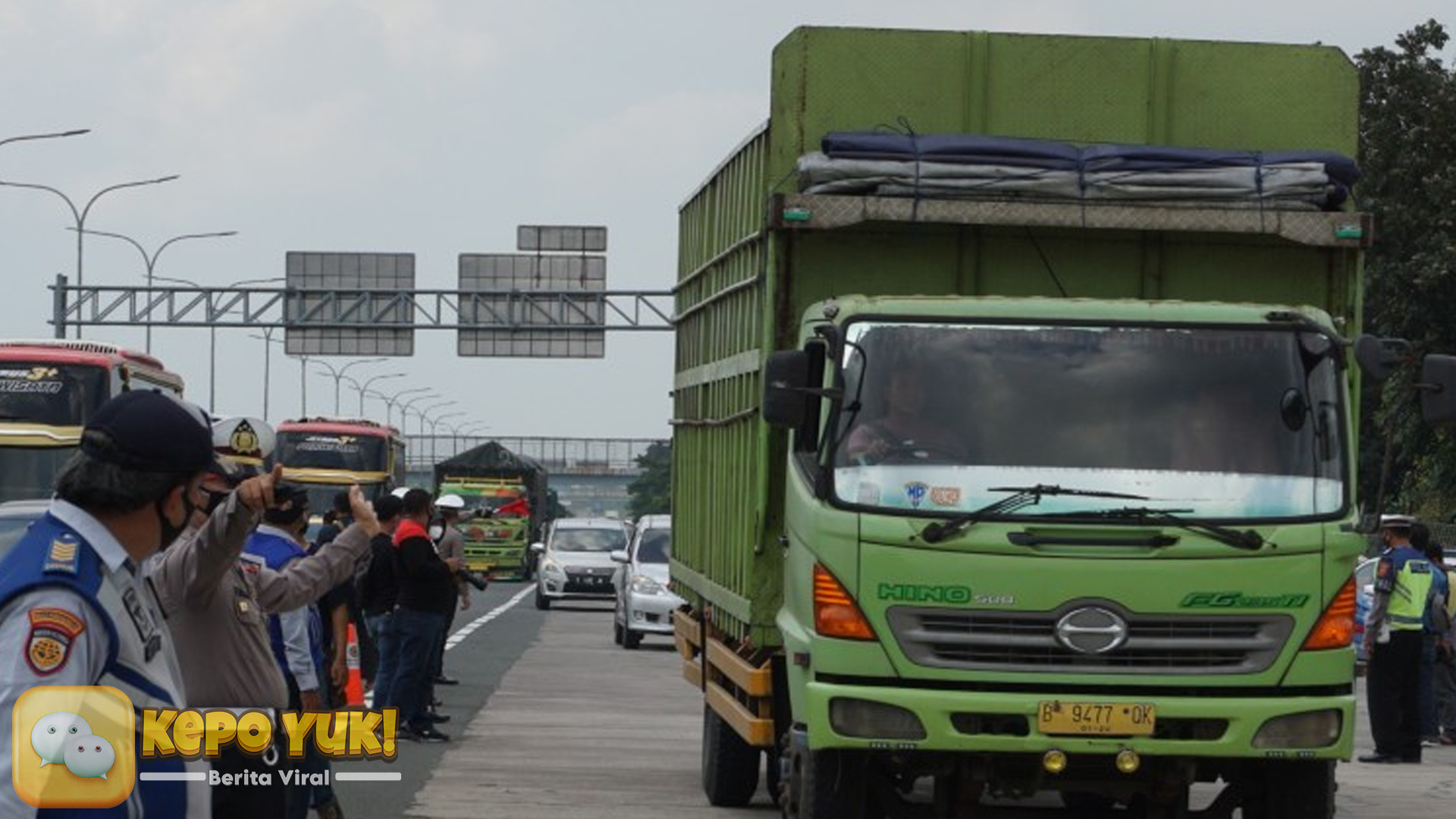 Tiga Truk Pasir Diminta Putar Balik dalam Razia Tol Ciawi