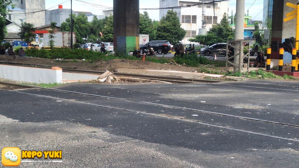 Kemacetan Dekat Rel Stasiun Grogol, TransJakarta Terjebak