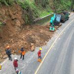 Longsor: Tebing Runtuh Usai Hujan Lebat, Jalan Nasional Tertutup