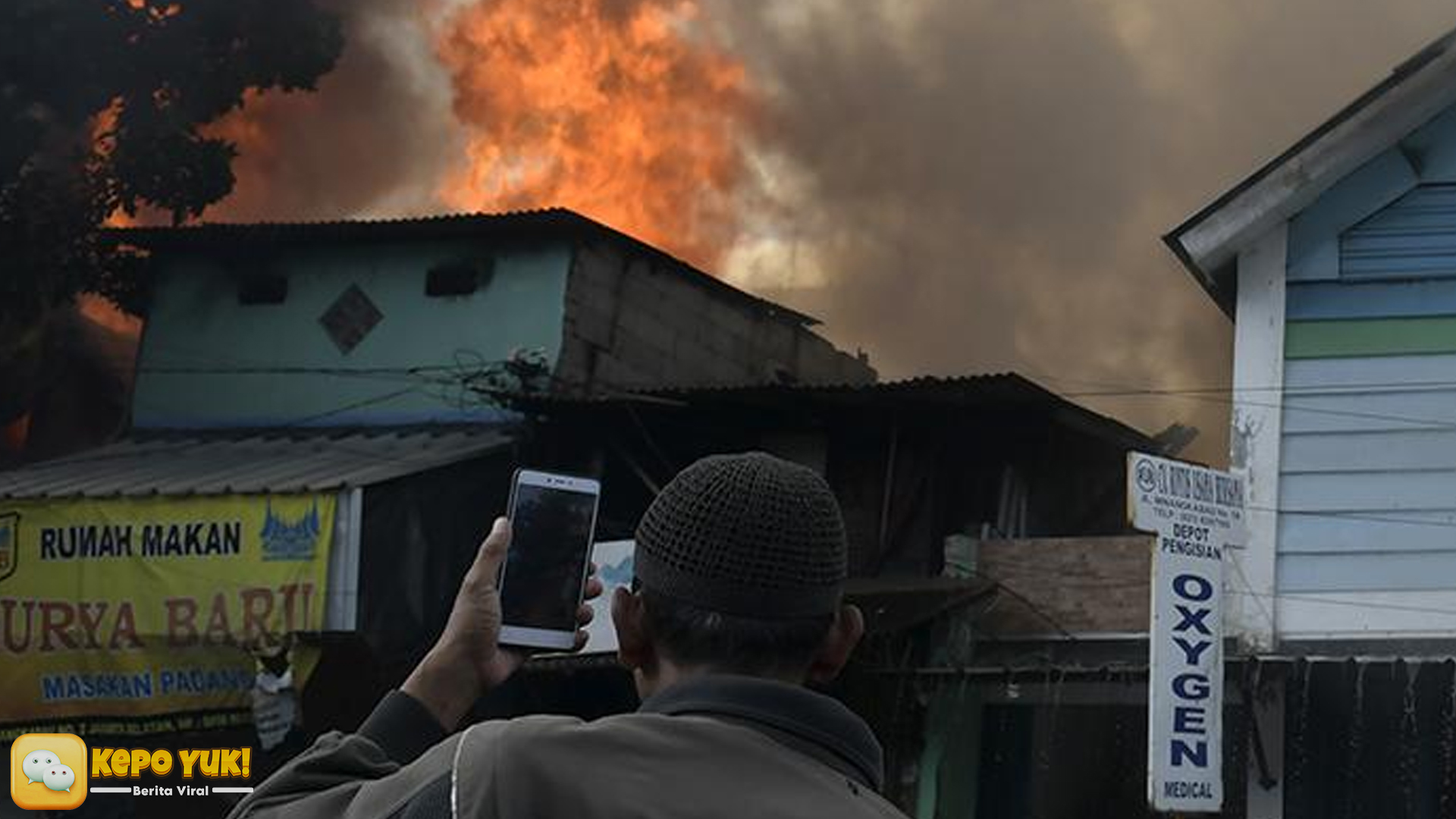 Kebakaran Hebat di Masalembu: Petugas Berjuang Padamkan Api