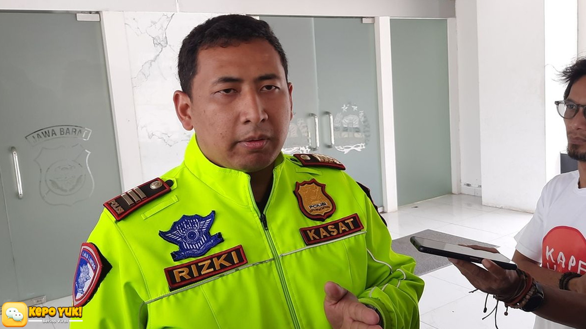 Serempetan di Puncak: Patwal dan Pemotor Selesaikan Damai