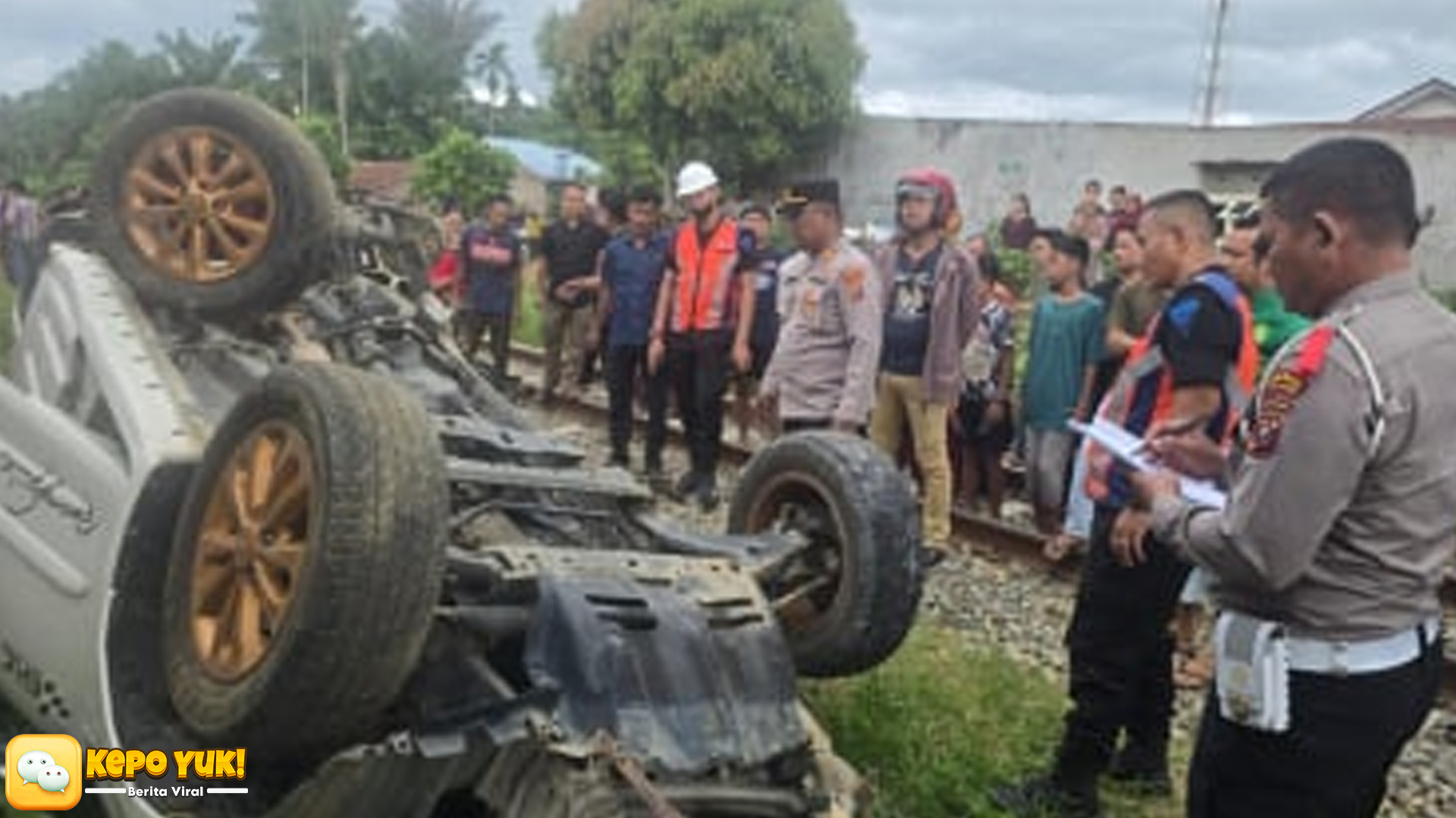 Tragedi di Asahan: Kereta Tabrak Mobil, Pasutri dan Anak Tewas